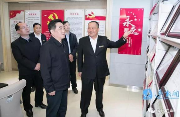 張愛(ài)軍到華夏集團(tuán)調(diào)研肯定建筑業(yè)貢獻(xiàn)：拿出扶持對(duì)策，做大做強(qiáng)